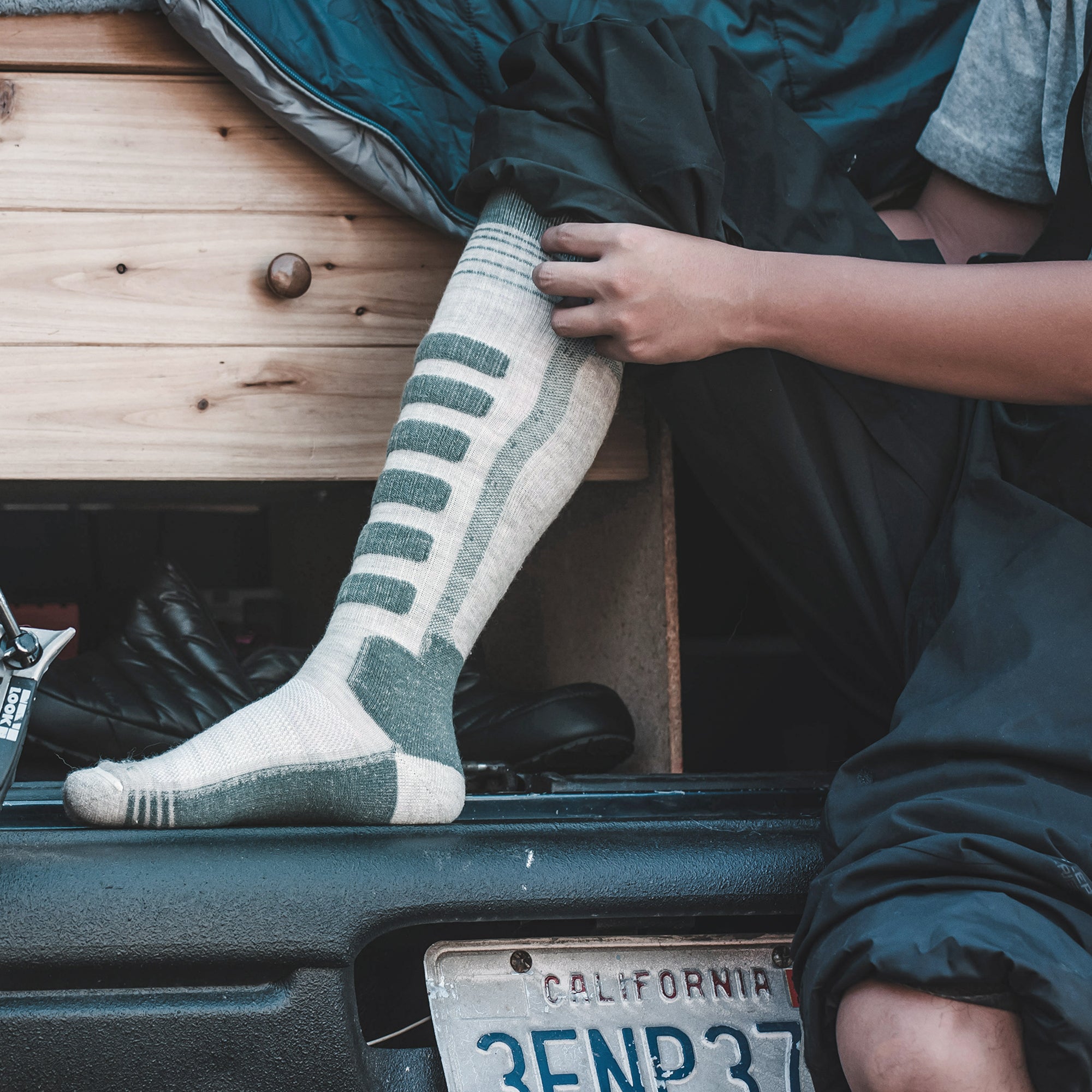 Ashland Midweight Merino Wool Ski & Snowboard Socks (Over the Calf, 1 Pair)